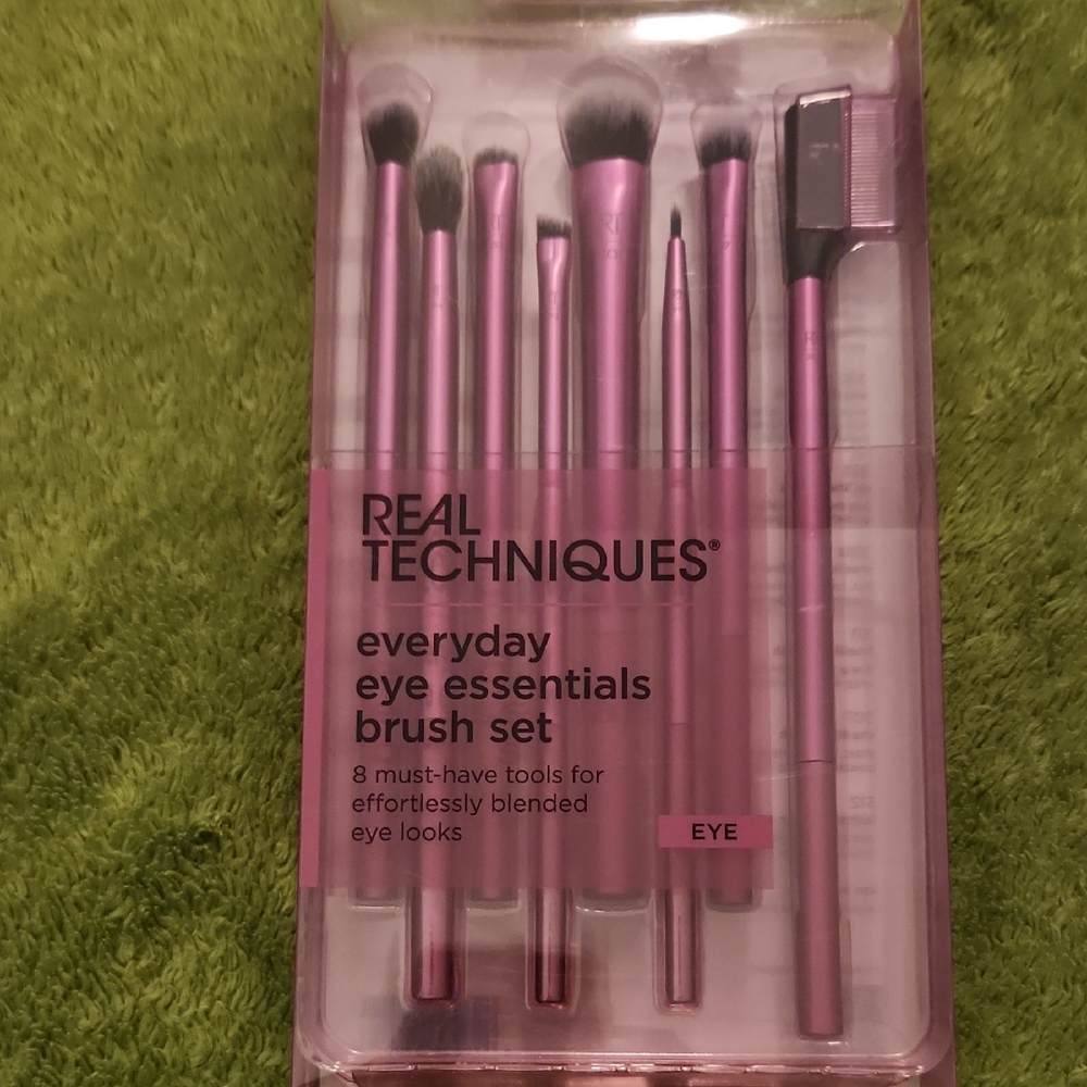 Real Techniques Pink Everyday Eye Brush Set — 8-Piece